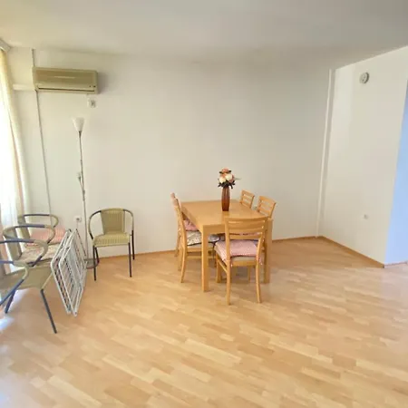 три комнаты на солнечном берегу Appartamento