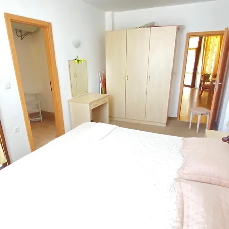 три комнаты на солнечном берегу Apartment